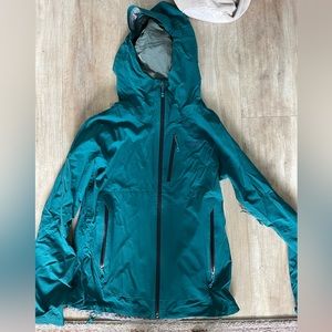 Women’s patagonia rainshadow jacket